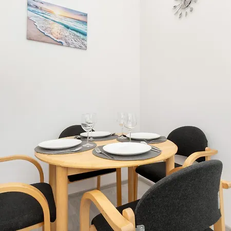 דירה Z Parkingiem Tylko 8 Minut Spaceru Od Morza By Renters